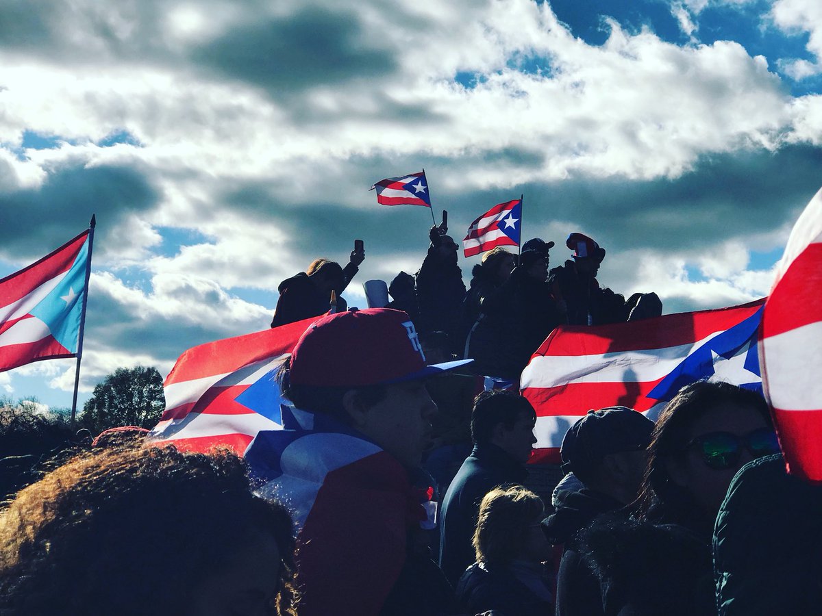 'El Pueblo Dice, PRESENTE!' was cried from the steps of the Lincoln Memorial today. We stand united & demand that the people of Puerto Rico be treated w/ respect. Eliminate the debt, eradicate the Jones Act & rebuild Puerto Rico!
#UnityMarchforPuertoRico 🇵🇷