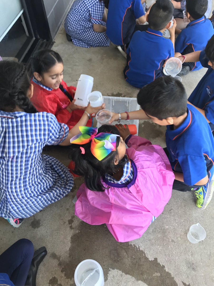 AmyGalea7's tweet photo. Which container holds 1 litre of water? @AitkenCreekPS https://t.co/WYKuTOYizd