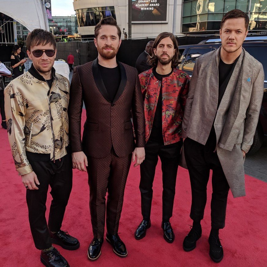 Studio92's tweet photo. #AMAsPorStudio92 ¿Cuál es la presentación de grupo que más estás esperando ver esta noche en los #AMAs? https://t.co/5QjcgBbjAx      

RT por BTS
Me Gusta por Imagine Dragons https://t.co/FwP14KHcYy