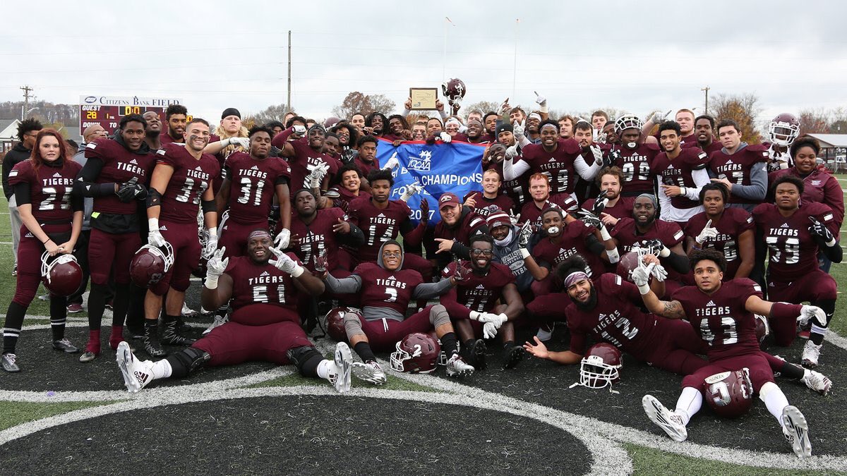 Danielrh56's tweet photo. Nothing better than winning a ring with my brothers  #CU https://t.co/LY5XFgUSCf