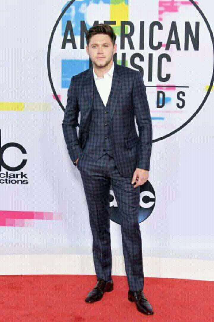NHoranProject's tweet photo. Niall no #AMAs2016 // Niall no #AMAs2017
EU NÃO TO BEM
MEU DEUS ESSE HOMEM ME MATA COM TANTA BELEZA SENHOR
VOTING UP NIALL
@NiallOfficial for New Artist of The Year presented by T-Mobile at the #AMAs https://t.co/SDD04URZhz