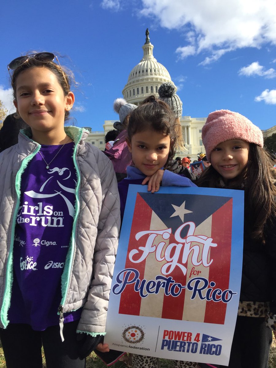 Melissa_RiveraM's tweet photo. Showing them the way! #UnityMarchforPuertoRico #unitymarchforpr https://t.co/1WsEpO1kll