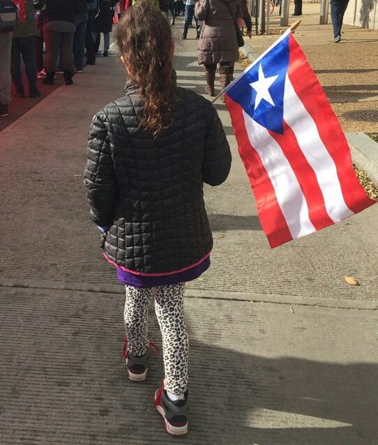 Melissa_RiveraM's tweet photo. Showing them the way! #UnityMarchforPuertoRico #unitymarchforpr https://t.co/1WsEpO1kll