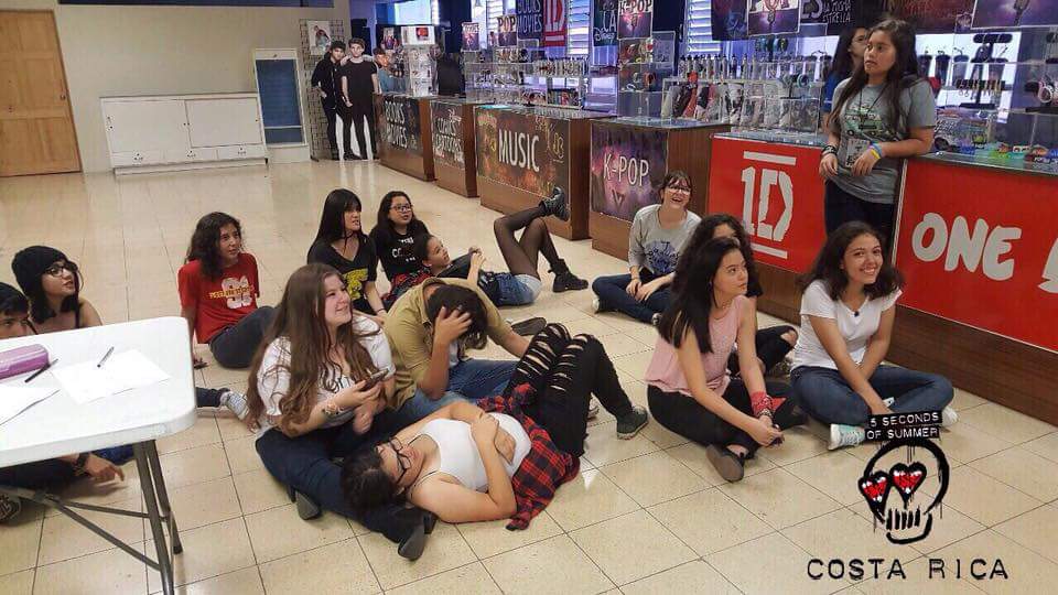 wldflowerrrr's tweet photo. and that another effort is made by those who live far away and go to meetings
#CostaRicaNeeds5SOS #5SOSMeetUp @5SOS @Luke5SOS @Calum5SOS https://t.co/AAkHwmf6TY