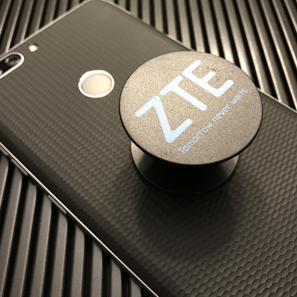 ZTE_Community's tweet photo. All the cool kids are using them! π€³#popsockets #ZTE #BladeZMax https://t.co/1Gm0pmAy6H
