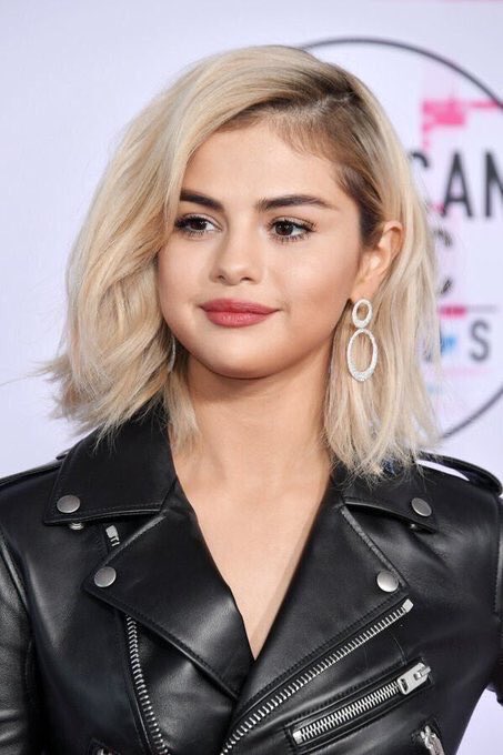 MVRNoticias's tweet photo. No se pasen de culeros con Selena Gómez #AMAs https://t.co/DsqkCTNpK0