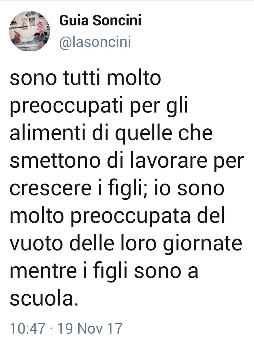 nuvoladivento's tweet photo. La Soncy gna fa' proprio a dissimulare acredine e malevolenza nei confronti delle #donne #madri. Svilire e ridicolizzare il ruolo materno la corrobora oltremodo.
Resta tuttora da capire cosa una #nullipara #attempata sì autolatra riesca a concludere nella vita pur #senza #figli. https://t.co/BTymVpSJE6