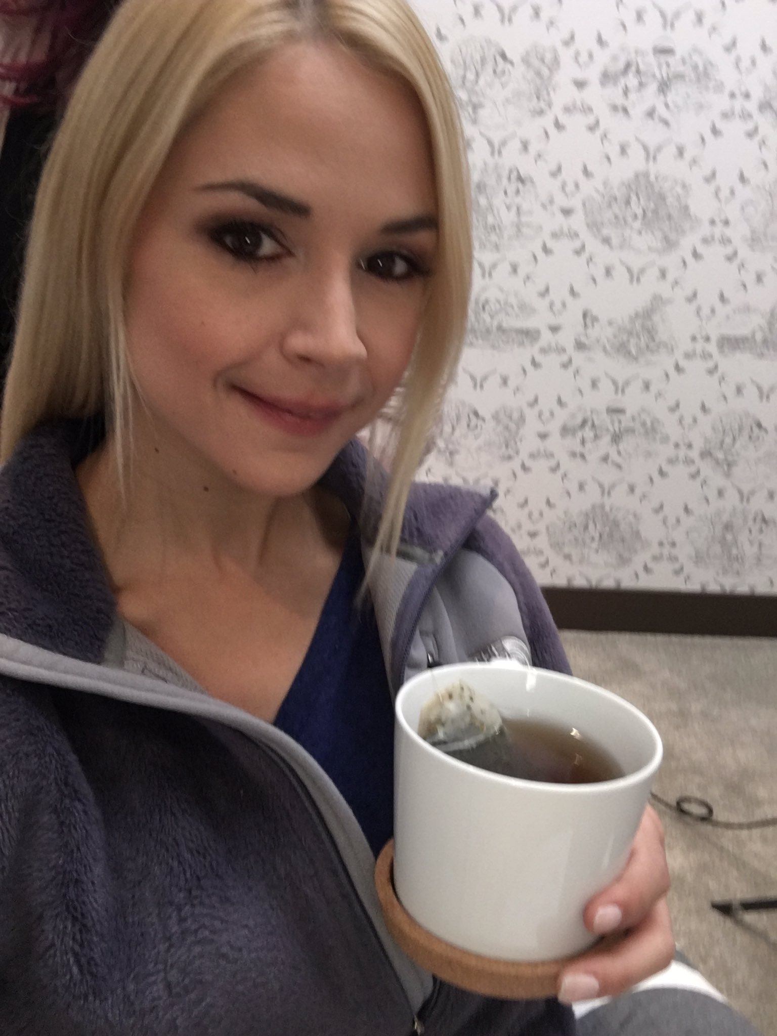 Sarah Vandella on Twitter: "Tea time !!! On set today 🎥💕😘🙏…