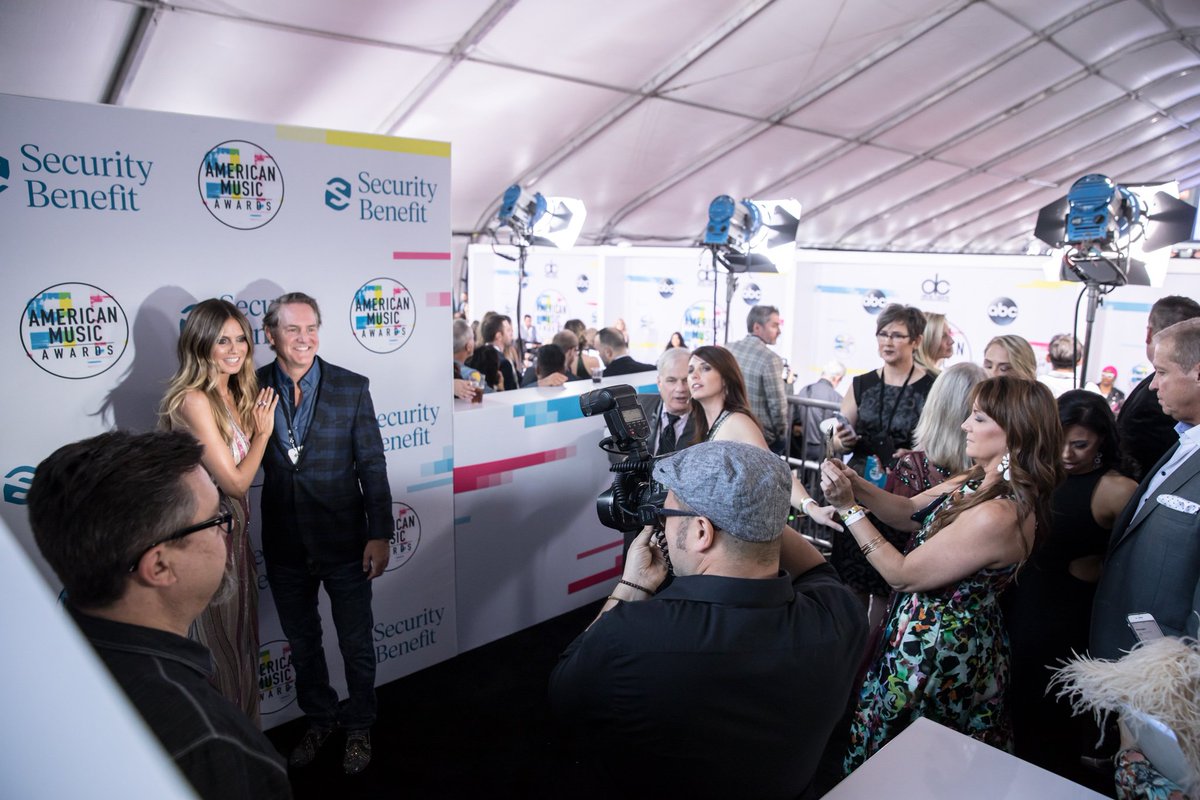 AMAs's tweet photo. From walking the carpet โก๏ธ partying on the carpet...
Can someone please tweet for me so I can join this party on the carpet with the #AMAsVIPs?! https://t.co/mpLM66LbEU