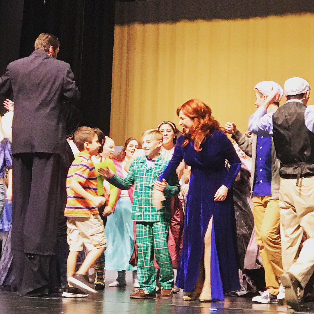 nina_lograsso's tweet photo. Thank you for teaching me how to fight the dragons and being the heroes of my story. Love you my Alabama Lambs❤️🎶🌼
#CVBigFish https://t.co/4OxeUQZLJ4
