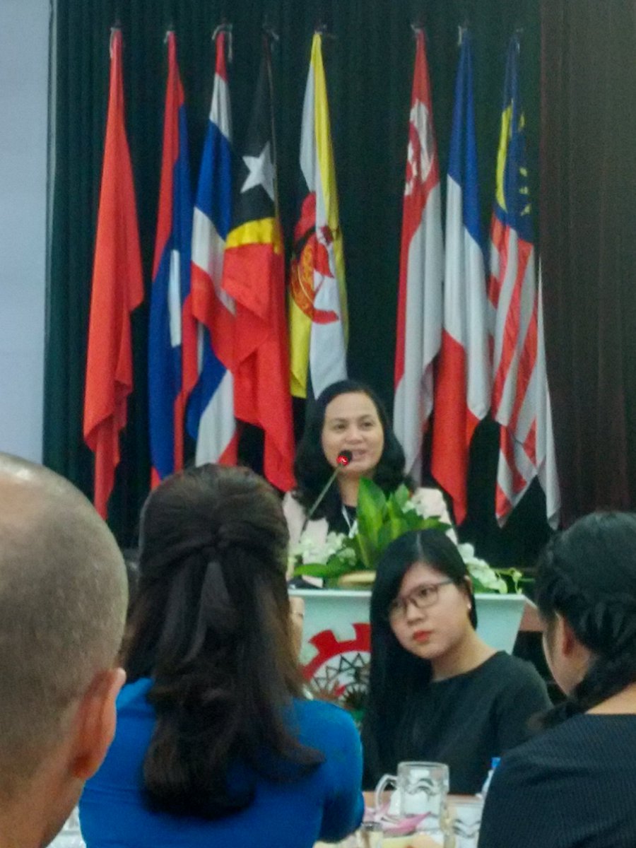 Dr. Ho Thanh My Phuong welcomes and thanks the teachers in the celebration of the 2017 #VietnameseTeachersDay.