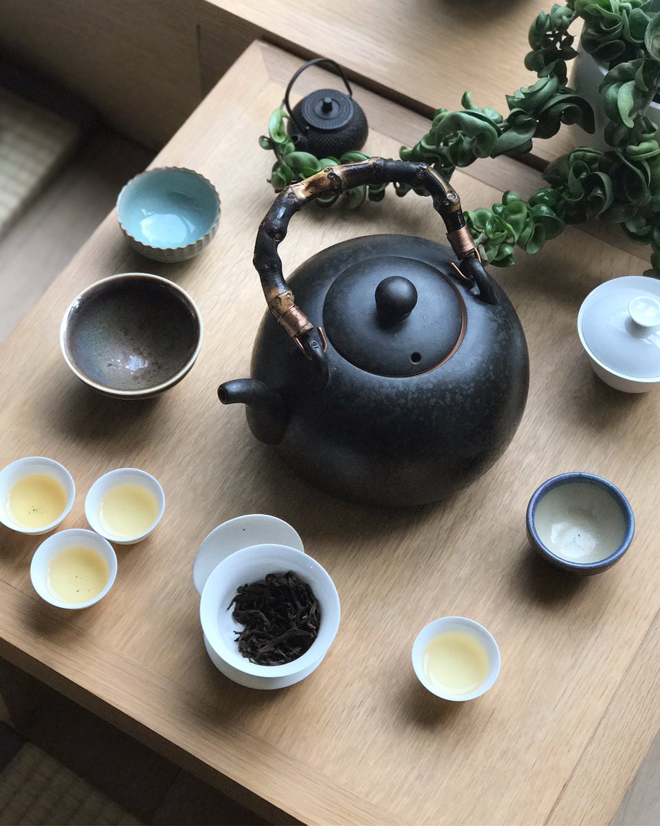 PalateConnect's tweet photo. Such a beau-tea-ful and relaxing atmosphere at floating mountain tea house !
—
Come try their 250 year old oolong tea from China while enjoying the handmade teacup gallery wall.
—
#palateconnect #floatingmountain #teahouse #tea #drink #thirsty #herbaltea https://t.co/tuRCRJKcQg
