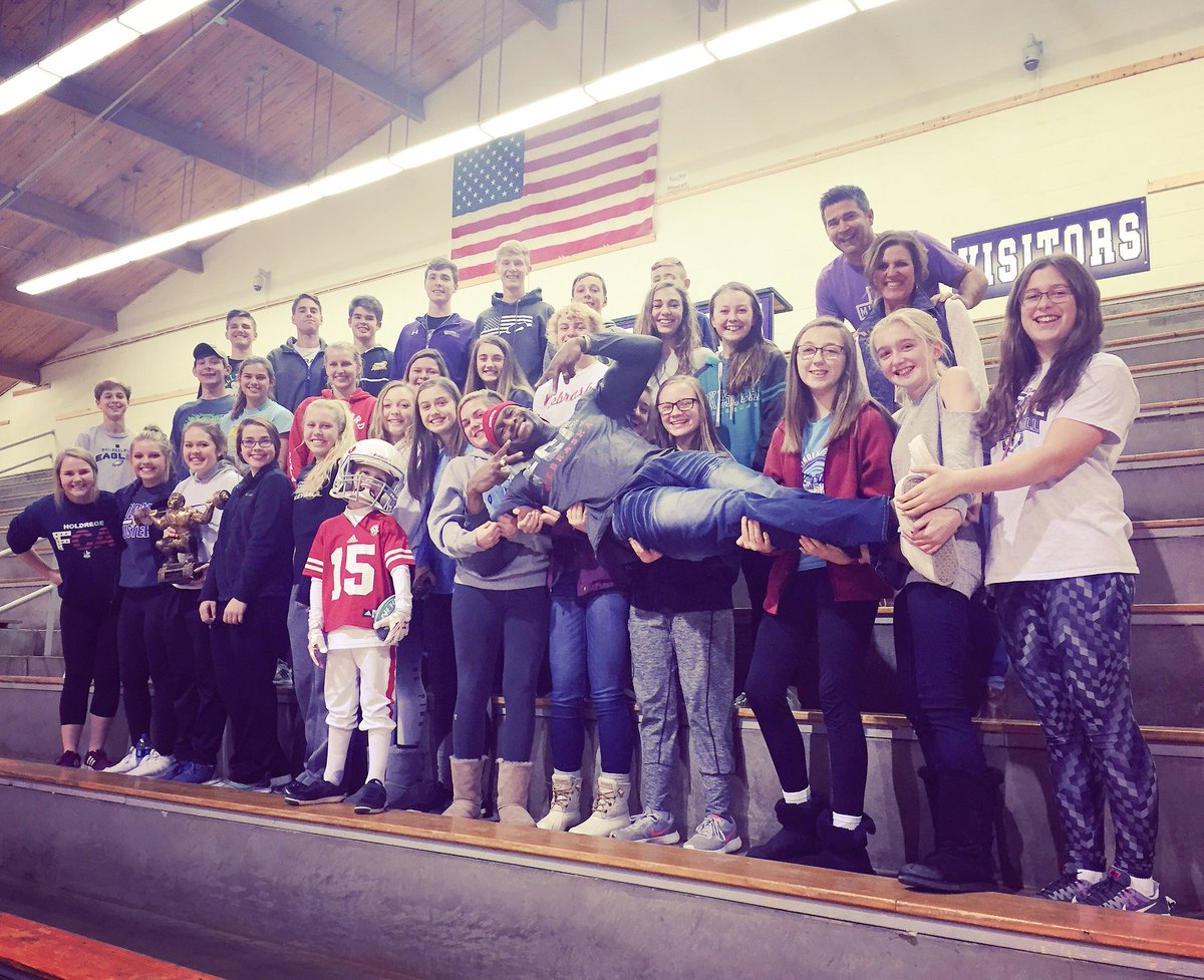 DeMoineAdams's tweet image. Shout out to @FcaMinden @FcaHoldrege for allowing me to share my faith tonight and how @FCANebraska impacted my life🙏🏿 Use your platform for Him and find your true value and strength through Him! #Phil4:13 #1Tim4:8💪🏿