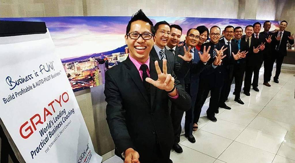 PERHATIAN PARA PROFESIONAL! Punya Hati &amp; Skill untuk jadi Business Coach bantu Pemilik Bisnis? Siap bawa pulang ratusan juta per bulan?

Bila Anda kenal seseorang yang punya skill dan hati, ajak gabung di GRATYO!

APA GRATYO ITU?
- GRATYO dikenal sebagai… bit.ly/2AUmcT5