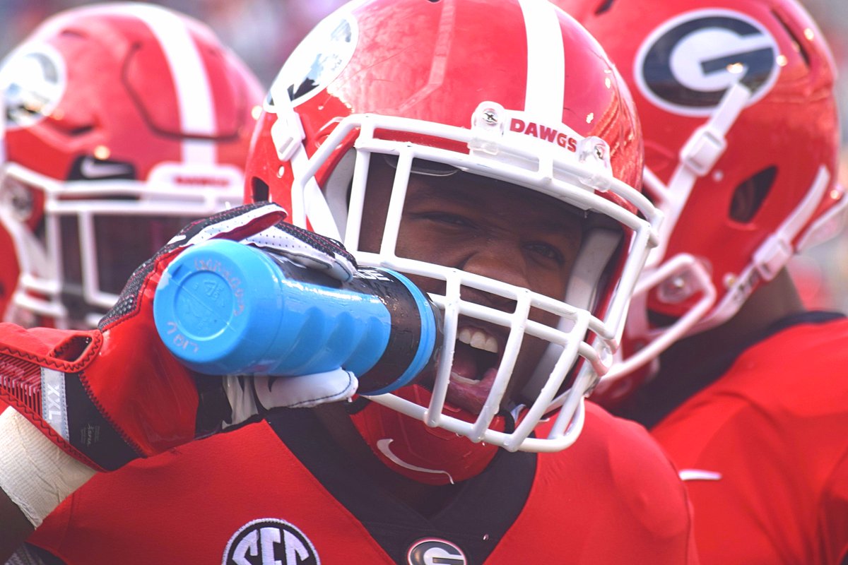 jeffsentell's tweet photo. Georgia junior Roquan Smith is 4th in the SEC with 91 tackles. Going to hear a lot of the "next Roquans" in the state over the next decade. Tall order. Smith exemplifies everything a leader should be about. Team captain on Senior Night. 'Nuff said. https://t.co/ERVM09ymCJ