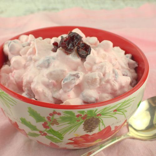 This Cranberry Fluff Salad is the perfect side for Thanksgiving. #SundaySupper buff.ly/2AdWYme