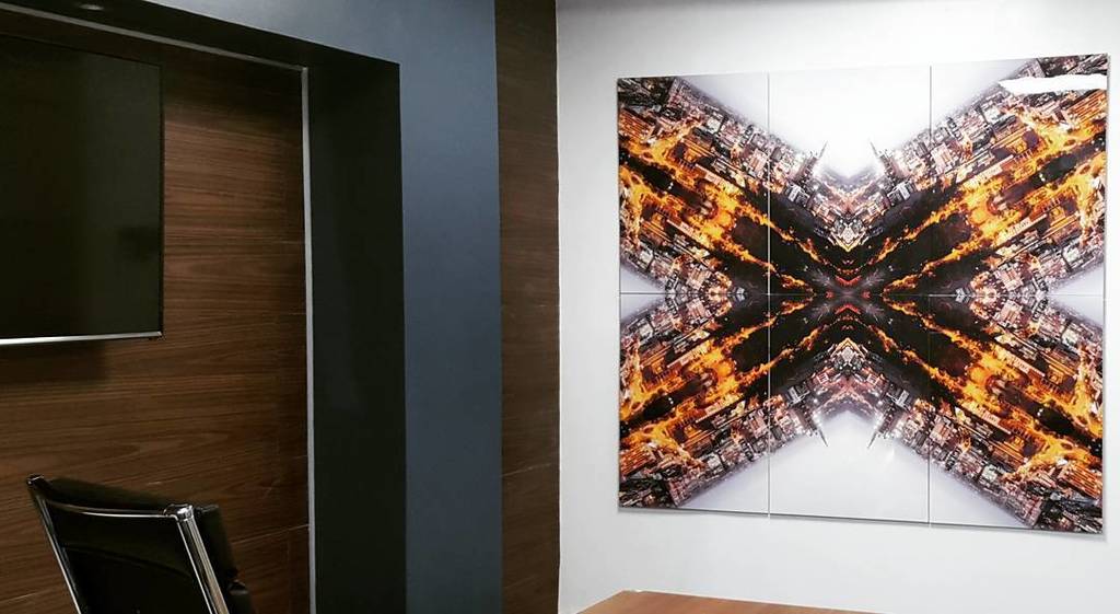 ArtSpaceKE's tweet photo. #WhenArtFindsAHome "Nairobi Kaleidoscope" by @truthslinger on aluminium plate in its new home. 
#AfricanArt #Art #Kenya https://t.co/reHjvex0cF https://t.co/TeuN3MrFJH