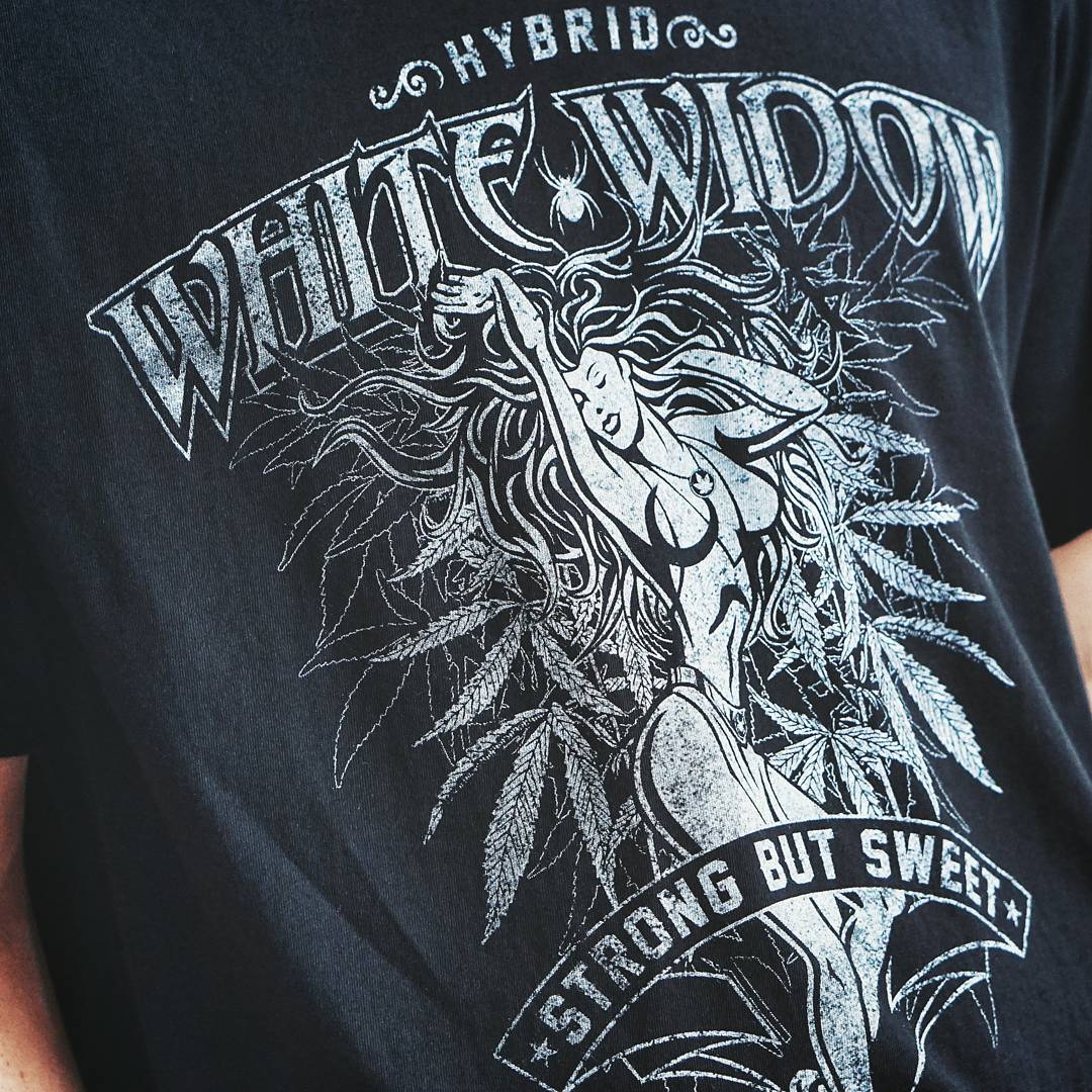 SevenLeafLife's tweet photo. Our White Widow Strain T-shirt. One of our most best-selling strain T-shirt. Link https://t.co/0FnWgDqlBV ✌😊🍃 
Follow @sevenleaflife 😎
#weed #marijuana #cannabis #strain #strains #fashion #apparel #style #whitewidow #medicine #instafashion https://t.co/LHlR1tRXPM