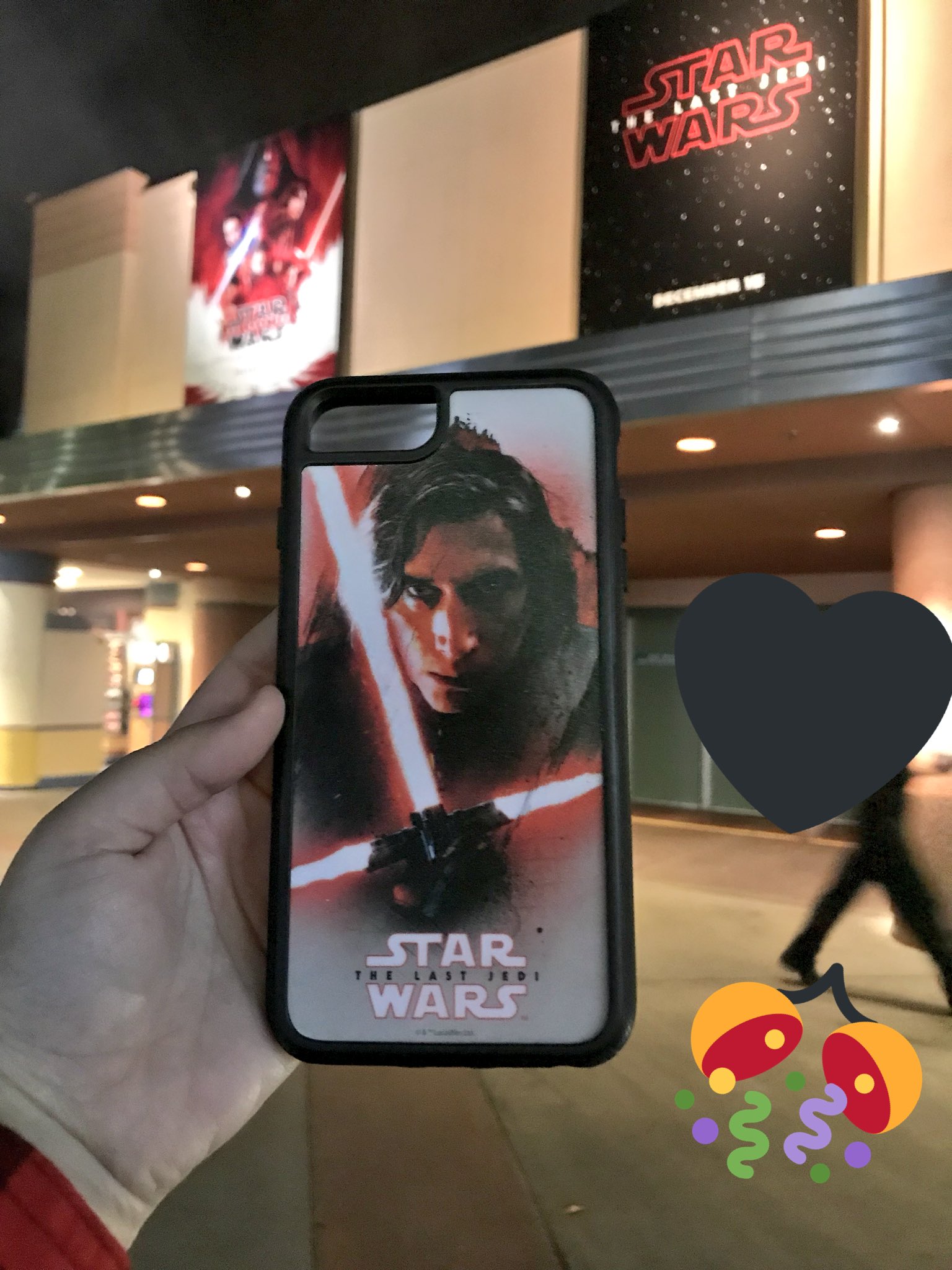 HAPPY BIRTHDAY ADAM DRIVER!!!!!! Look at this awesome case i found at Disney of him   