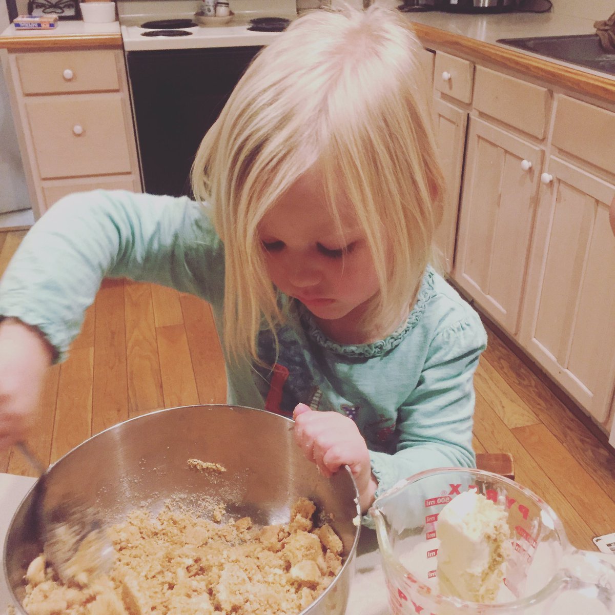 mcoleman2016's tweet photo. Look who loves to help in the kitchen?!! Thanksgiving prep 2017!! #cherrydelight- my dad's favorite! https://t.co/A7cZRKEAg4