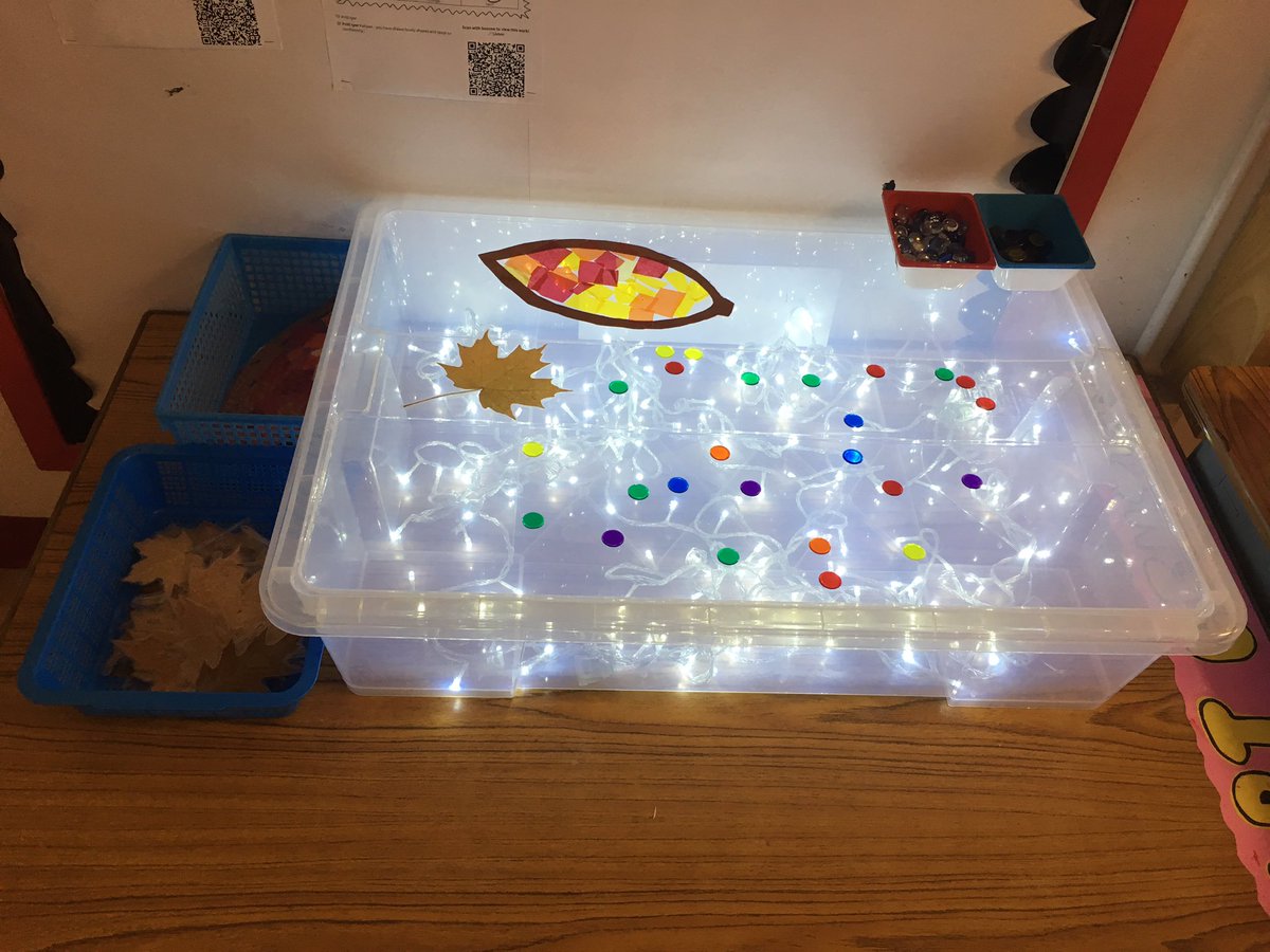 mrsybradstreet's tweet image. DIY light table exploration. #dschk #inquiry #lightunit #kindergarten #hkteachers @DSC_EDU