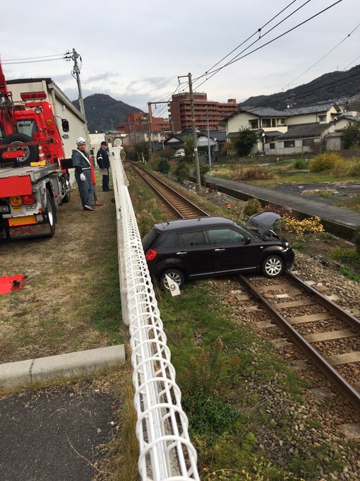 事故 広島 Jr可部線 中島駅 可部駅間で乗用車が線路内で立ち往生 どっから車出てきてんだよｗｗｗｗｗ まとめダネ