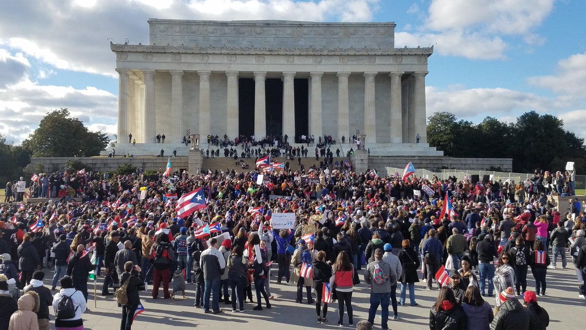 DanielRiveraTDC's tweet photo. Miles de #puerrorriqueños se manifiestan por las calles de #WashingtonDC en la Marcha Unidad por Puerto Rico para exigir al gobierno federal acción para resolver la situación que enfrenta la Isla del Encanto tras el paso del Huracán María.
#UnityMarchForPuertoRico https://t.co/0VwietQs0e