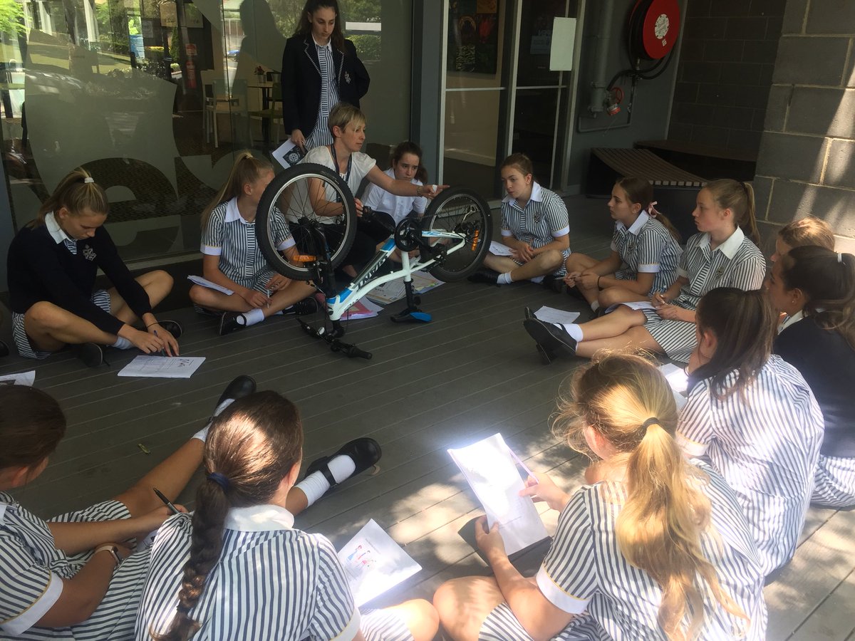 MGGreenways's tweet photo. Science classes outside the Greenways Cafe @MentoneGrammar #RealLearning #OutstandingOpportunities https://t.co/qIUFp3rJ0T