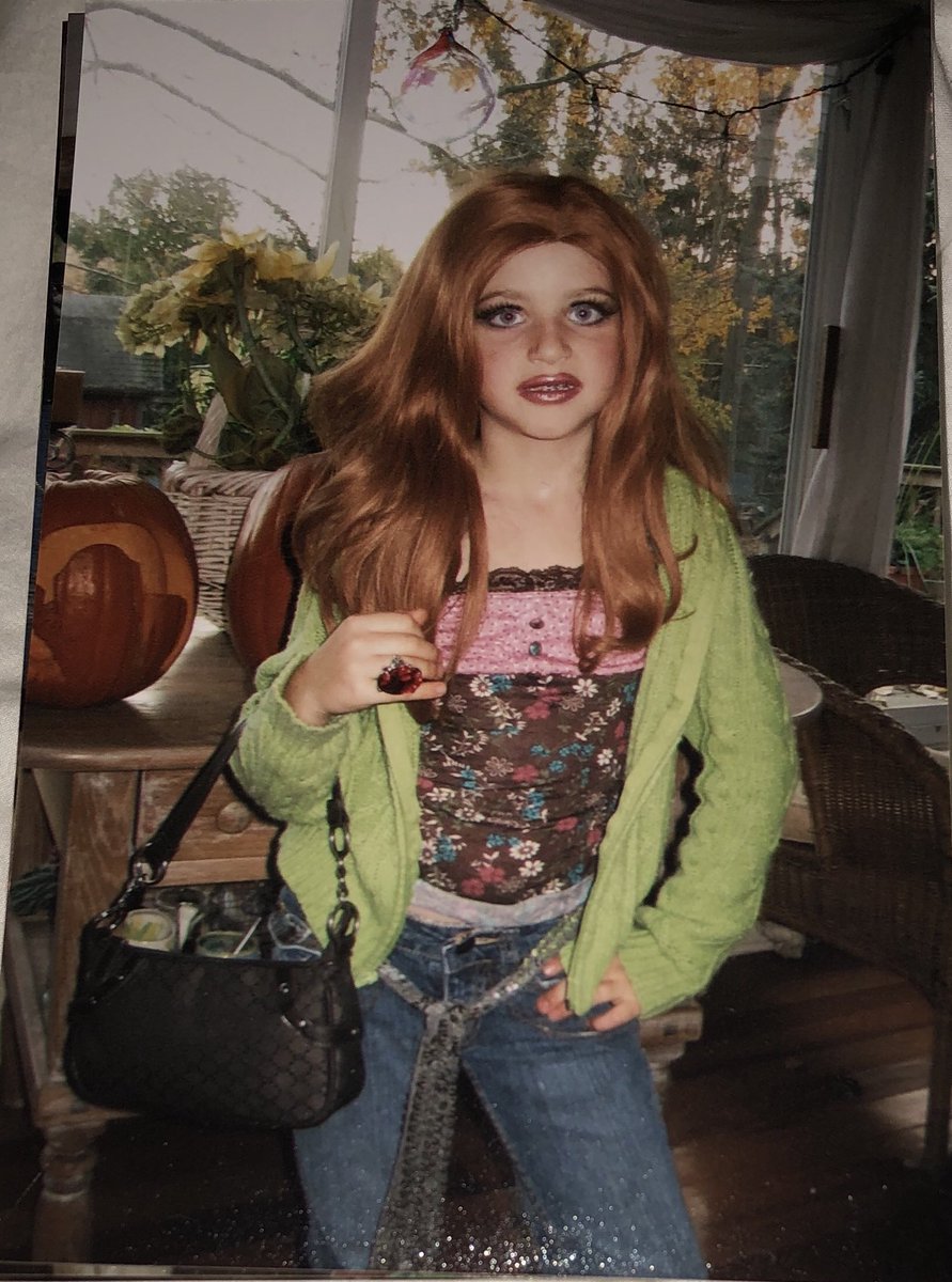 barrioqueso's tweet photo. no one fucks it up quite like 7 year old me being a bratz doll for Halloween https://t.co/3itTckiMUO