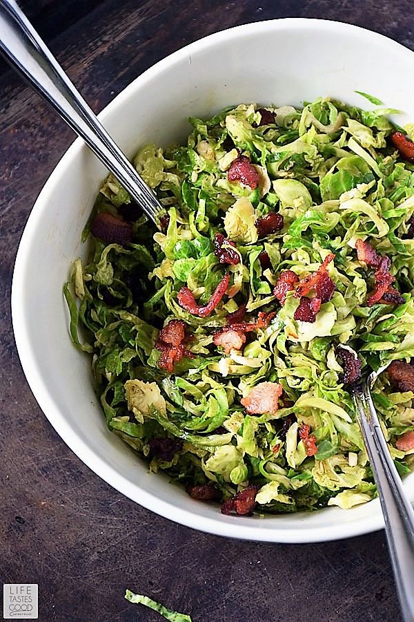 Lifetastesgoood's tweet photo. Need an easy salad recipe for your holiday table?! This is it!! Super easy & make-ahead too > https://t.co/3ZT1PLbZd0 #BrusselsSprouts #SaladRecipe #BaconDressing #Thanksgiving #Friendsgiving https://t.co/temKljAGjV