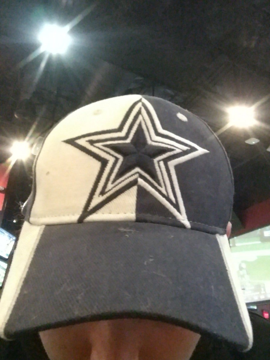 Devyn_Fow's tweet photo. I'm watching football at Buffalo wild wings with my aunt. And I have no fucking idea how football works, but I got the hat https://t.co/fDwPi2loVi