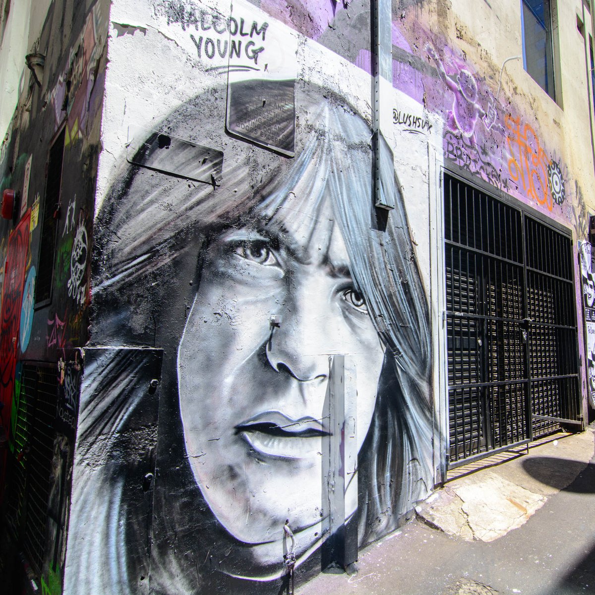 cityofmelbourne's tweet photo. A very Melbourne tribute to Malcolm Young in  AC⚡️DC lane. 
(art by @lushsux) https://t.co/4ofL9yNSQG