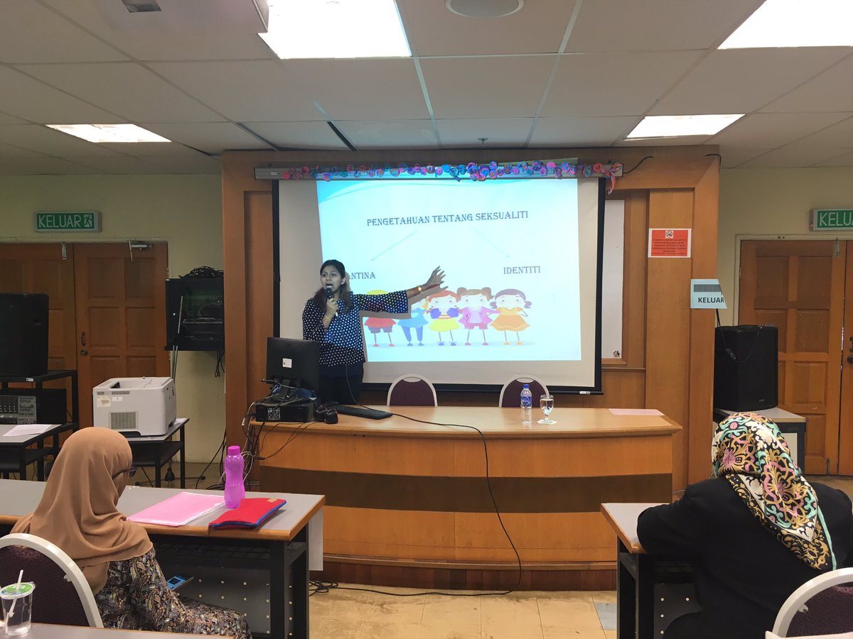 seed2k17's tweet photo. Puan Shaluni from LPPKN giving a talk about sexual assault https://t.co/bToRyqrGLZ