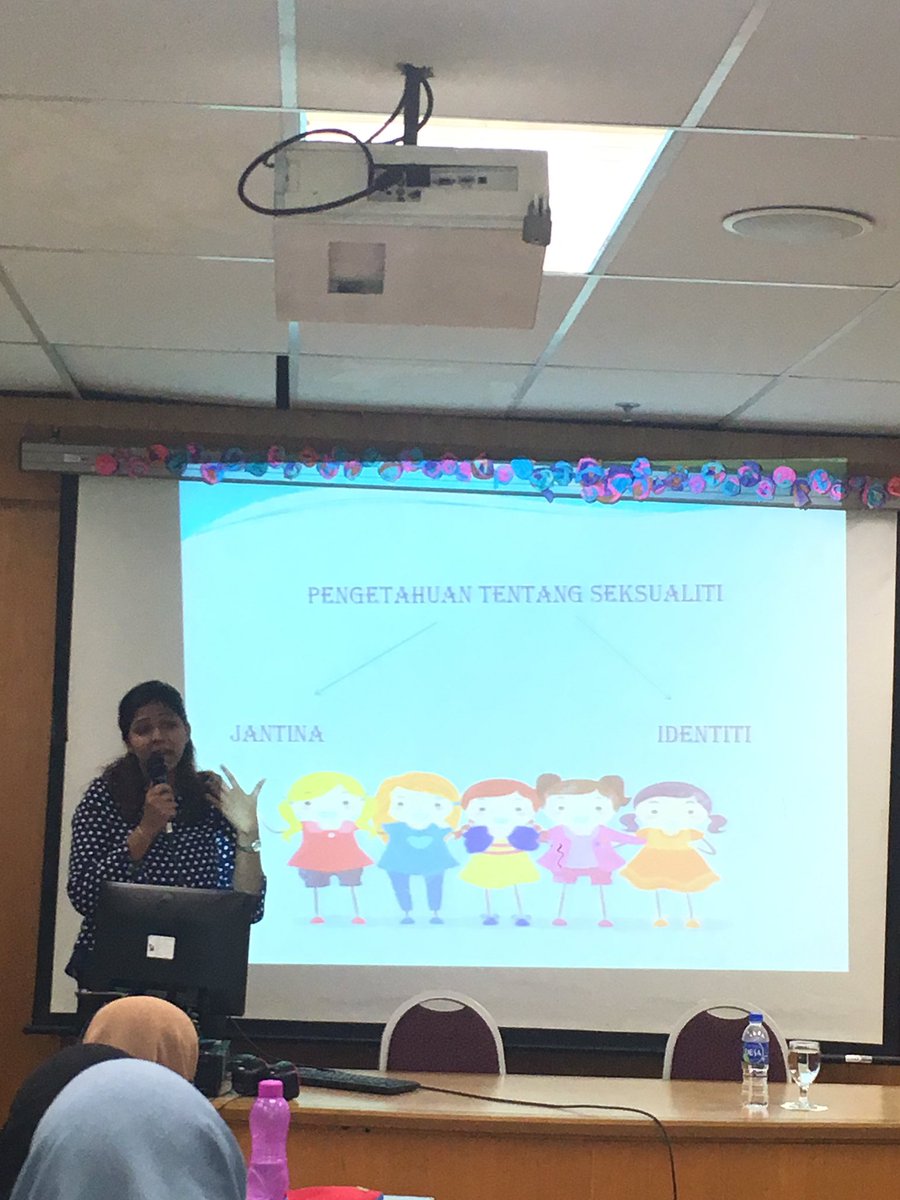seed2k17's tweet photo. Puan Shaluni from LPPKN giving a talk about sexual assault https://t.co/bToRyqrGLZ
