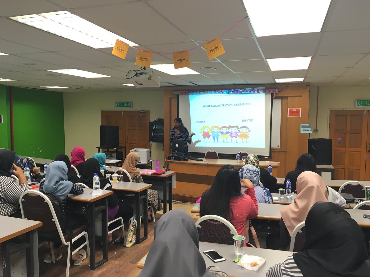 seed2k17's tweet photo. Puan Shaluni from LPPKN giving a talk about sexual assault https://t.co/bToRyqrGLZ