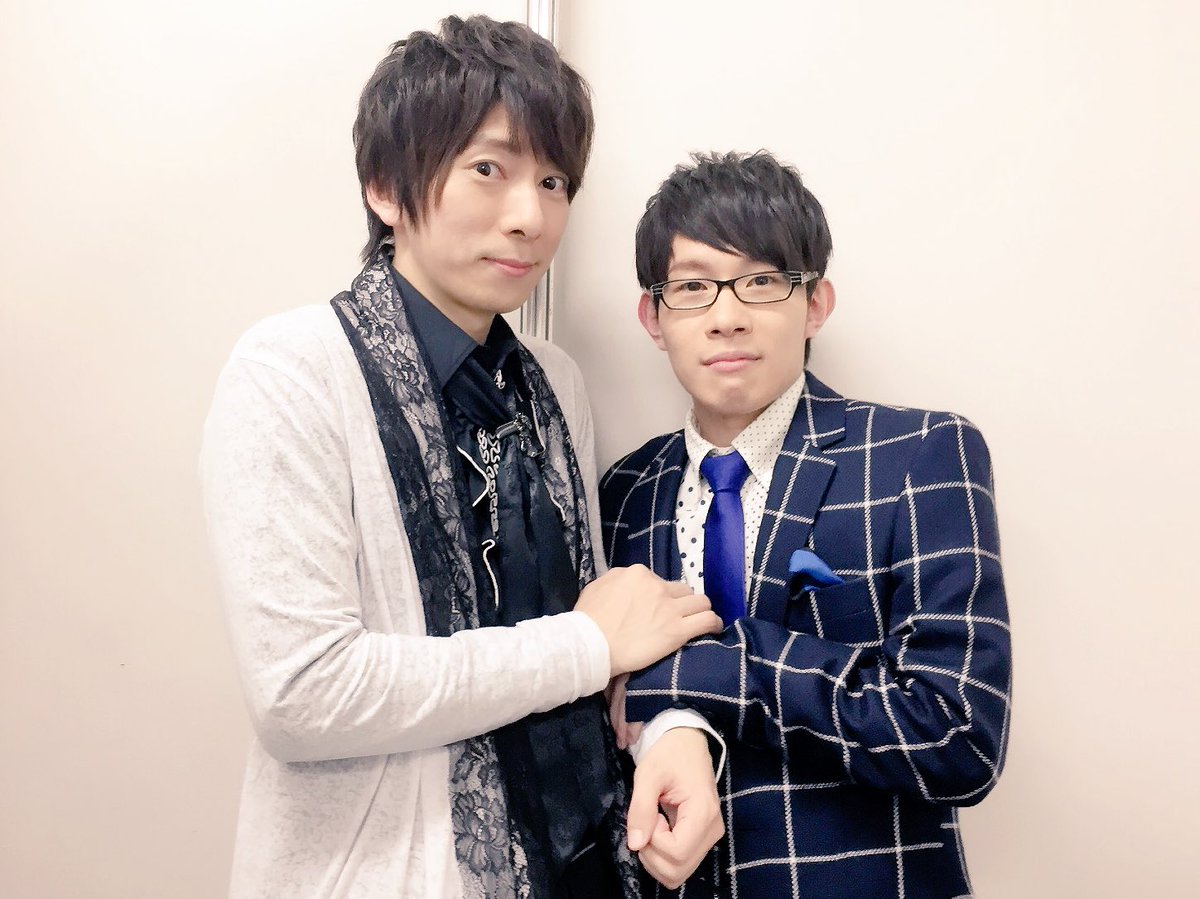 hemp_m's tweet photo. 「ユーリ!!! on CONCERT」思い出。
三週末連続でご一緒した羽多野渉さんと♪
今回、豊永利行として参加させて頂きましたが、お洋服はTGCの勇利くんを少しフォーマル風にとお願いしてミホさんに用意して頂きました〜っ☆
#yurionice
#yurioncon 
#ユリコン https://t.co/BSu87UtNvp