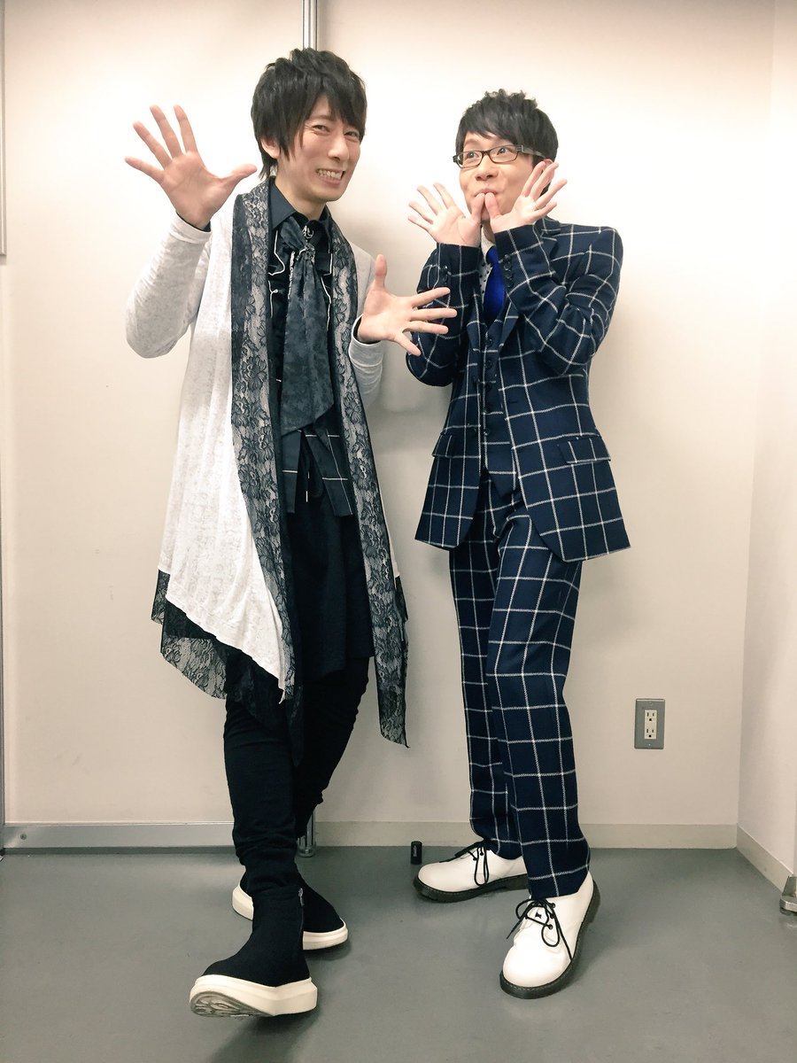 hemp_m's tweet photo. 「ユーリ!!! on CONCERT」思い出。
三週末連続でご一緒した羽多野渉さんと♪
今回、豊永利行として参加させて頂きましたが、お洋服はTGCの勇利くんを少しフォーマル風にとお願いしてミホさんに用意して頂きました〜っ☆
#yurionice
#yurioncon 
#ユリコン https://t.co/BSu87UtNvp
