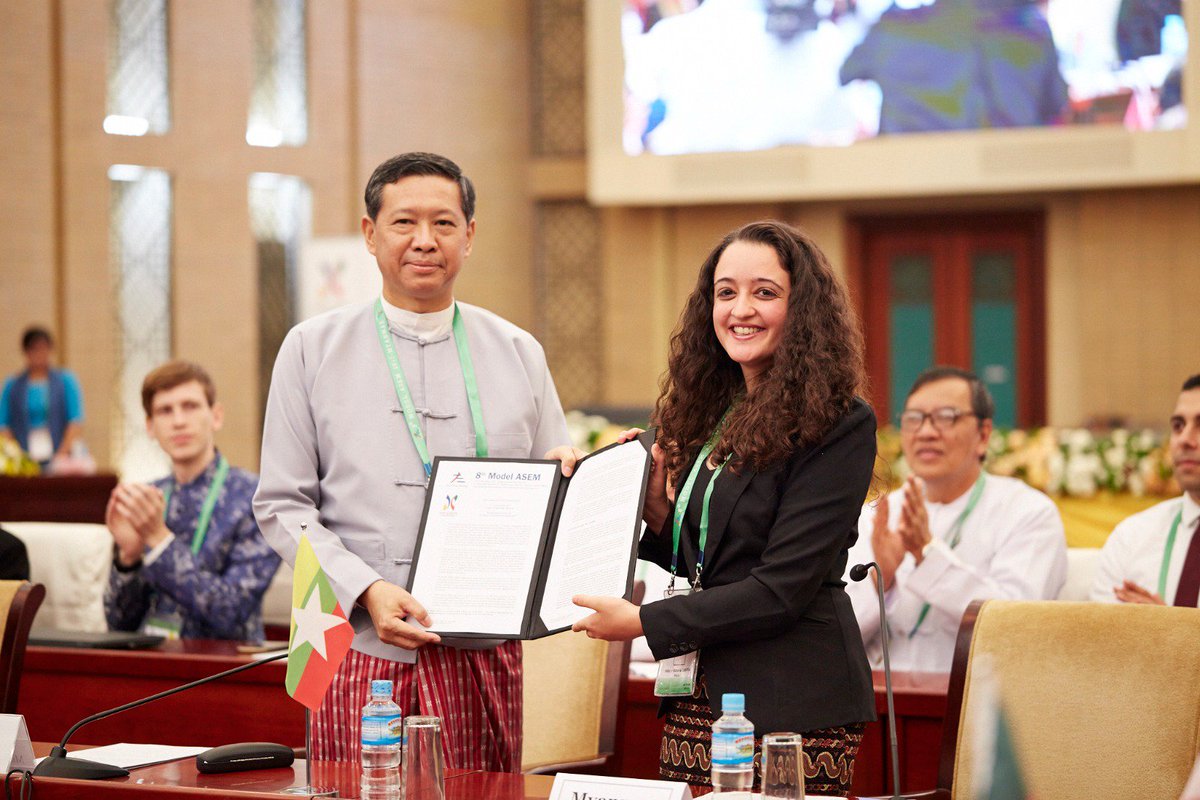 asefedu's tweet photo. Handing over of the 8th Model #ASEM Chair Statement to HE Dr Myo Thein Gyi, Myanmar union minister of education. #ModelASEM8 #ASEMYoungDiplomats https://t.co/aiFLRDFMfG