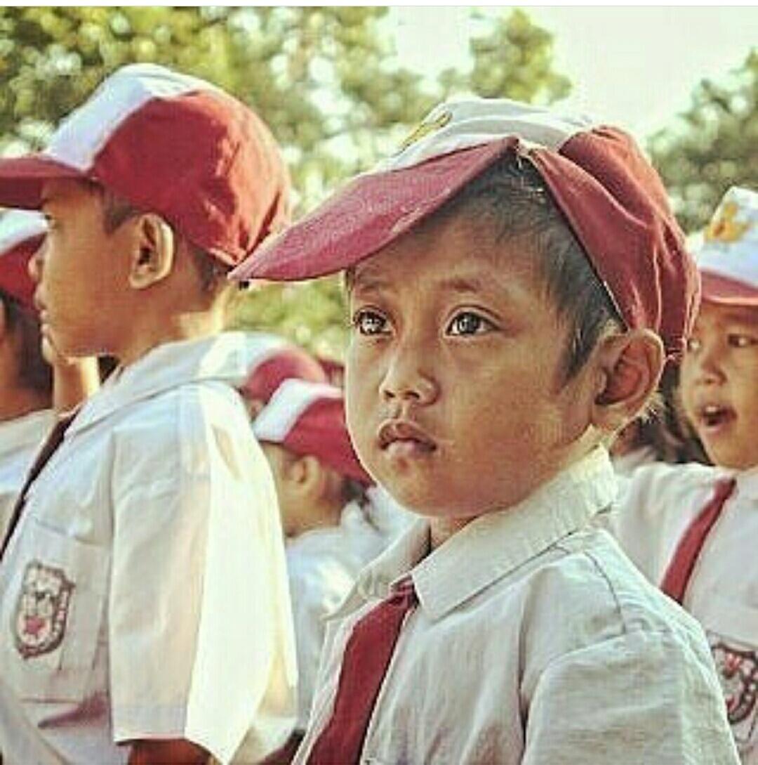 SDIT_BS2's tweet photo. Upacara bukan hanya tentang kedisiplinan tapi juga tentang penanaman jiwa akan cinta tanah air dan bangsa.
#SDITBS2 https://t.co/cWXmbEYVyv