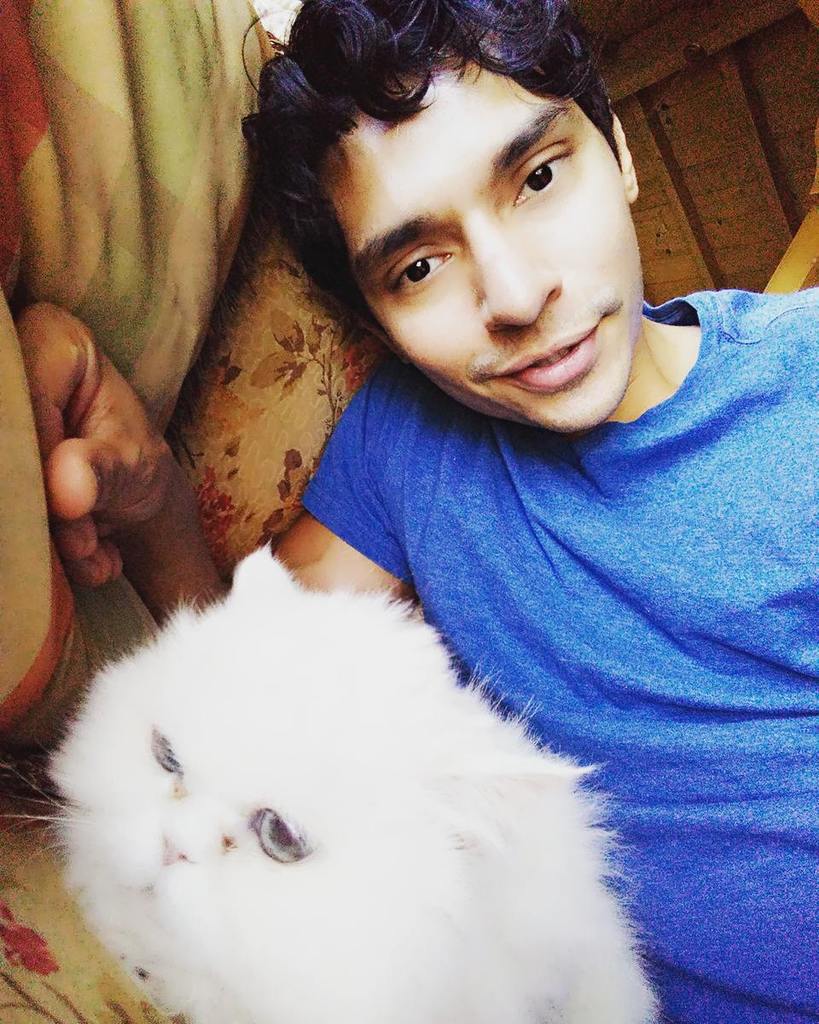 kingpriyom's tweet photo. #actorslife #sundayselfie #cutecat #grumpycat
Sunday Funday pose with my very own grumpy cat :)
.
.
.
.
.
#selfie #grumpycats #grumpycat #myowngrumpycat #mygrumpycat #cutecats #cutecatcrew #cutekittycat #hellokitty #whitecatsociety #prettyboyswag #fresh… https://t.co/De146TMVac https://t.co/cXcXYrUrJH