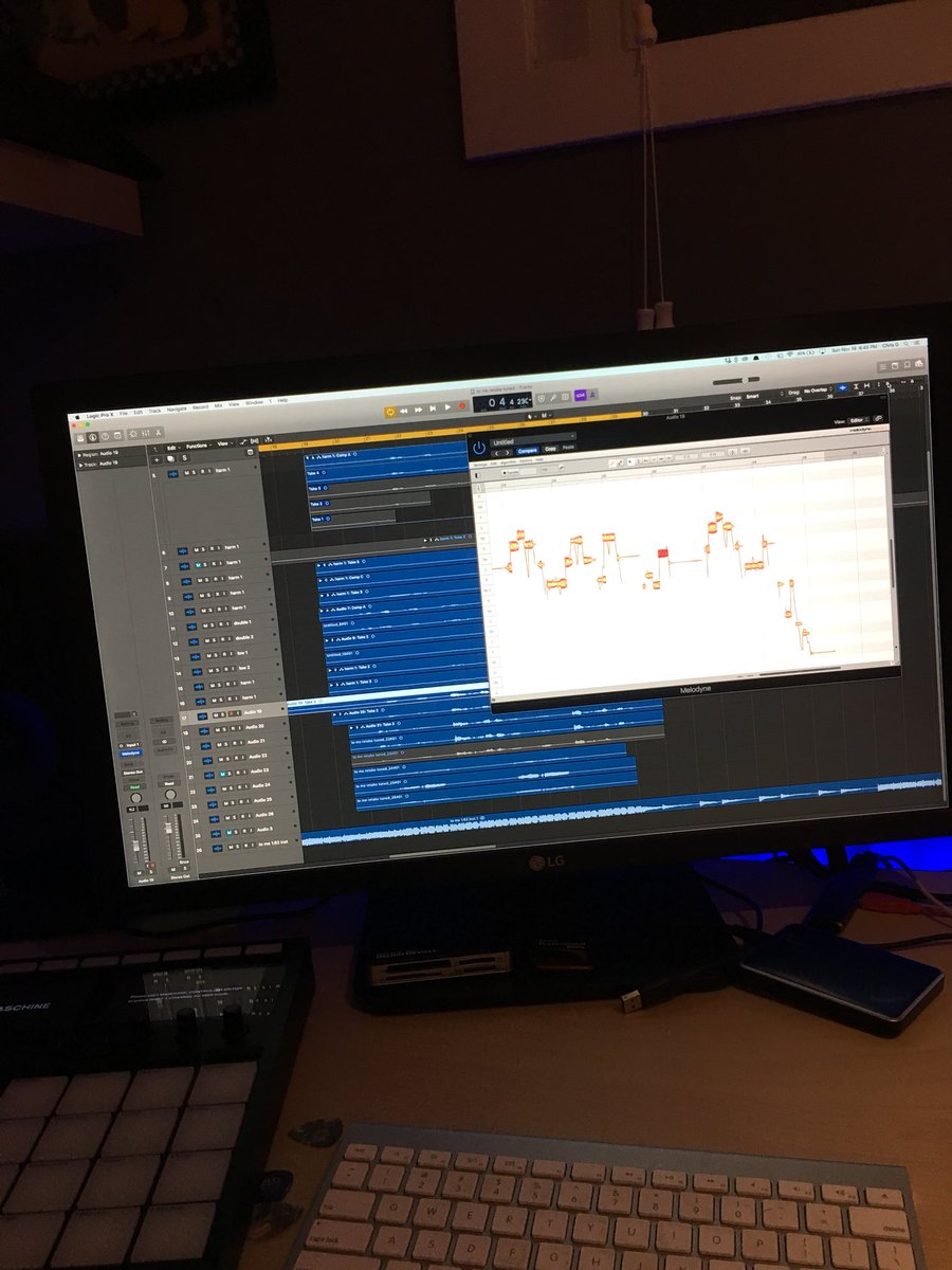 Xtro_Music's tweet photo. Tuning vocals is boring. Tuning 20 harmonies and doubles is boring²!!! Rant done. https://t.co/5w6OcIEKxl