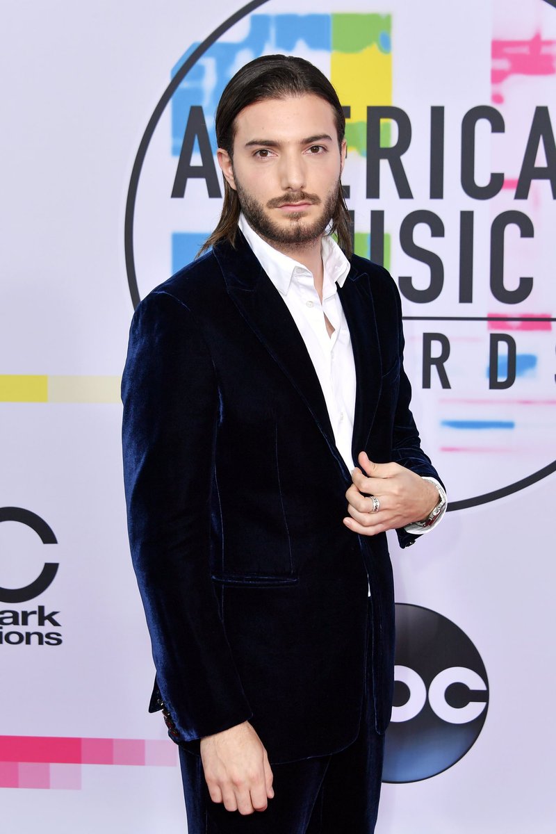 AlessoBrazil_'s tweet photo. #AMAs 2017 https://t.co/yefVjNM6DZ