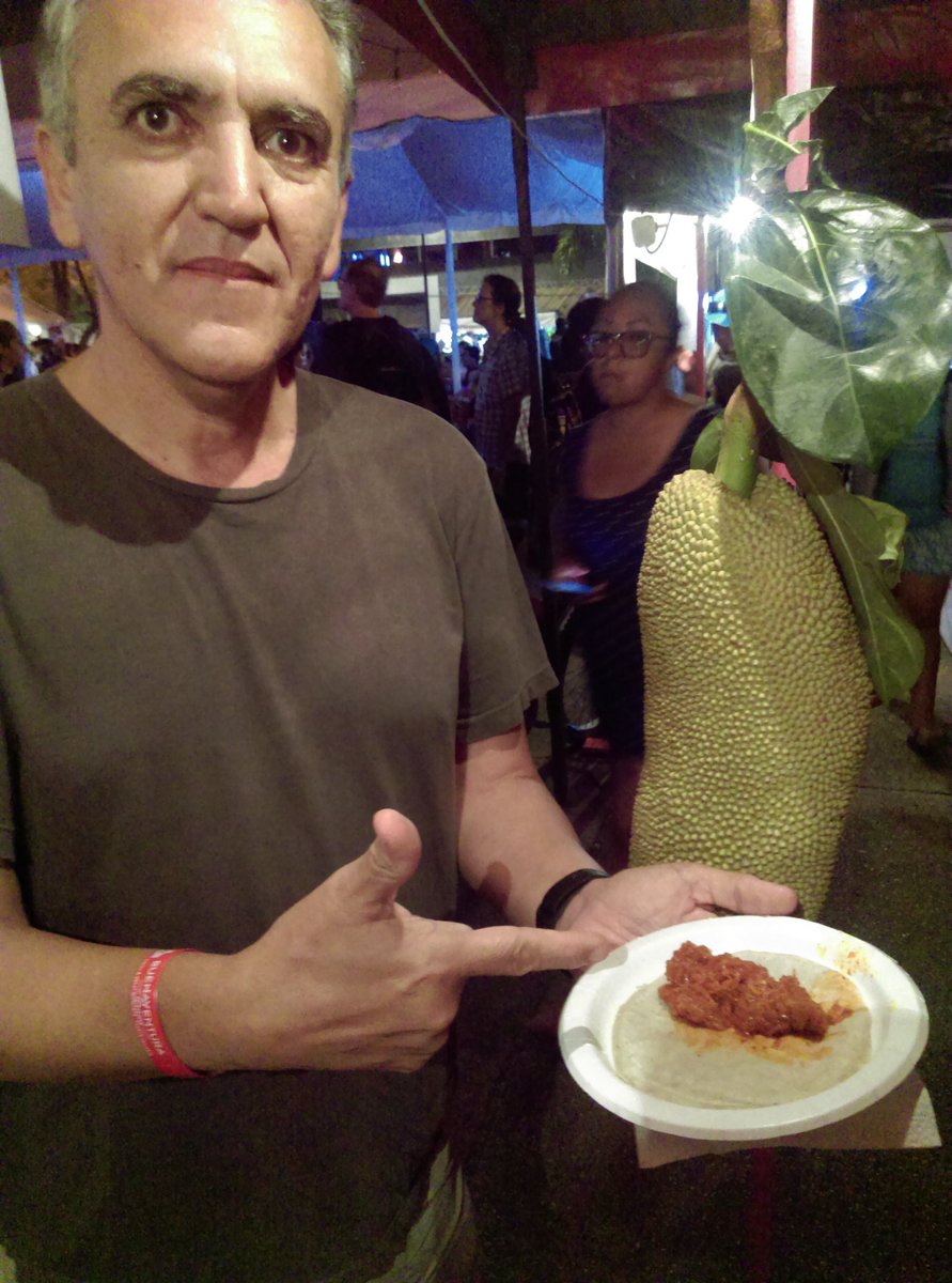 Sr_Escalante's tweet photo. @trinomonero atendiendo los tacos de yaca al pibil de #sazonsibarita... y #tacotango #valapanza la #Tacopedia! Eso y mรกs en @taco_festPVR #PuertoVallarta https://t.co/WbdzXdHAmH