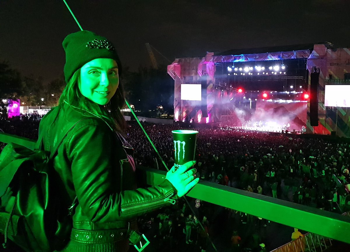 AleivanovaStyle's tweet photo. Quien mas anda en #CoronaCapital ?? Yo aquí disfrutando la música con #MonsterEnergyCC17 🎶🎵 https://t.co/fHGlotVcRB