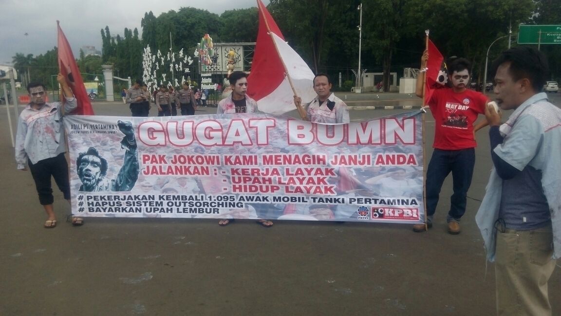 darmo_tejo's tweet photo. Tetaplah kalian menjadi ZOMBIE, yg selalu MERESAHKAN kaum Penguasa..... https://t.co/8Rr9OeJGao