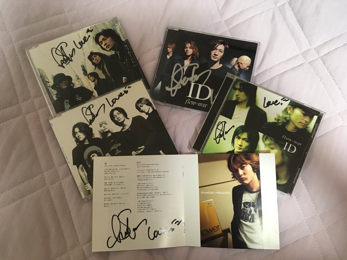 yubiwaohametai's tweet image. サインしてもらった宝物たち！
大切にします！

#満園庄太郎
#flower
＃flowwar
#KATAMLI