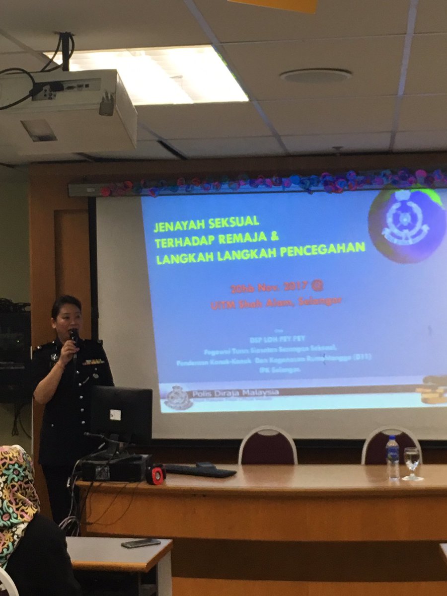 seed2k17's tweet photo. DSP Loh Pey Pey from PDRM giving her talk on sexual assault towards teens and its preventative steps https://t.co/bXvICn6Poa