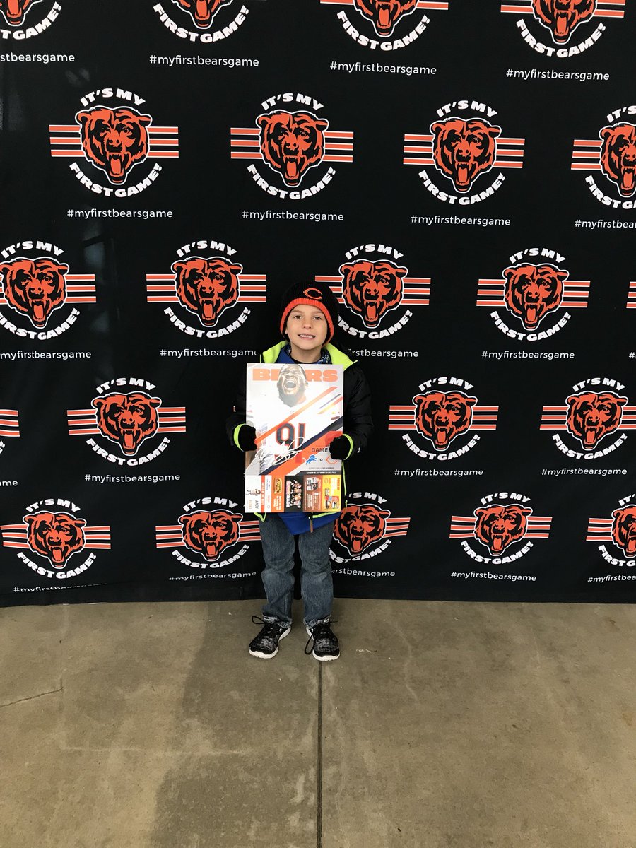hhumyak's tweet photo. #myfirstbearsgame @Ky1eLong https://t.co/Y3E7hwb5X6