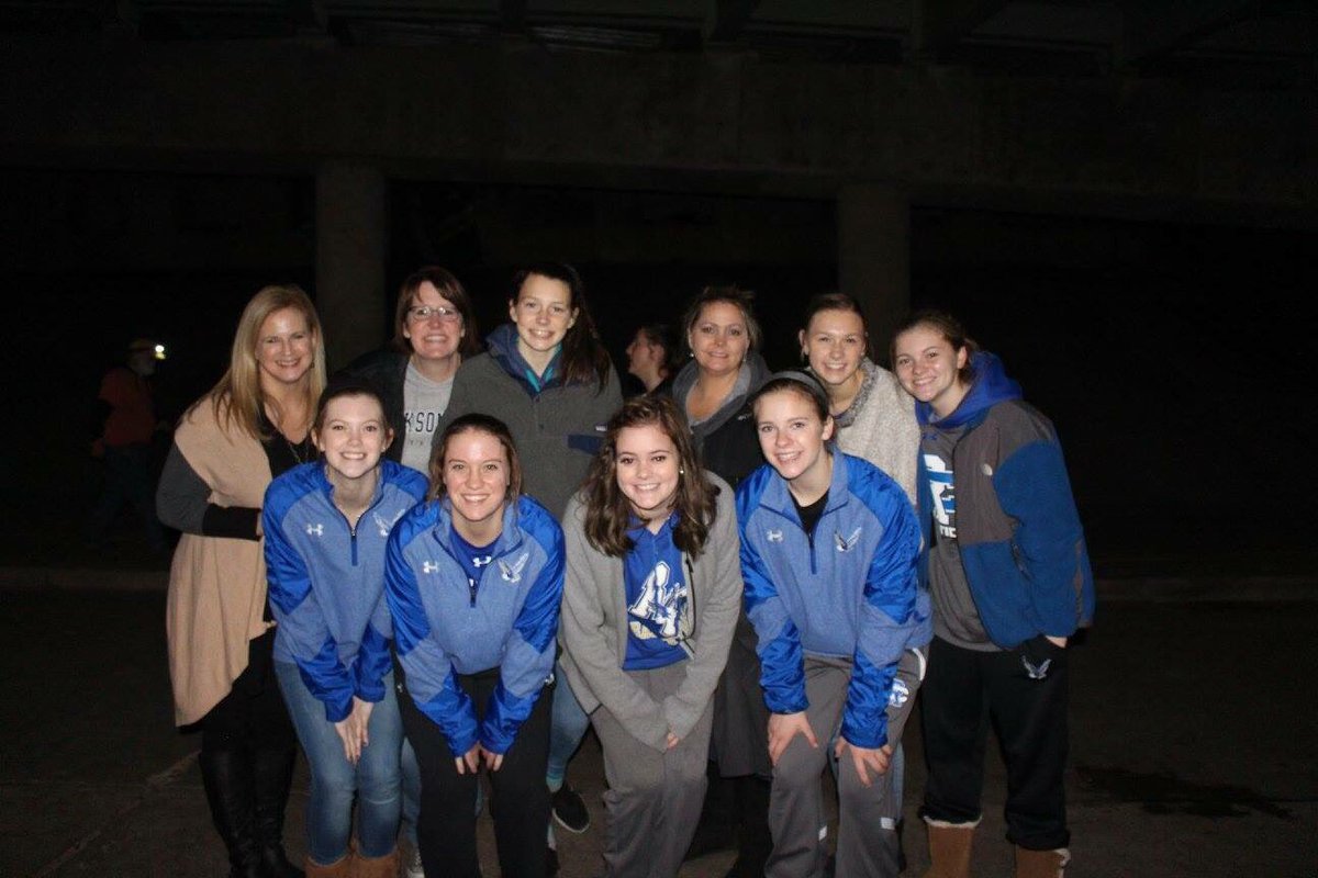 RCSGirlsBBall's tweet photo. Some more pics from Lady Eagles serving at Night Light Tulsa.  #riseupandbuild https://t.co/vdVTGmk8hz