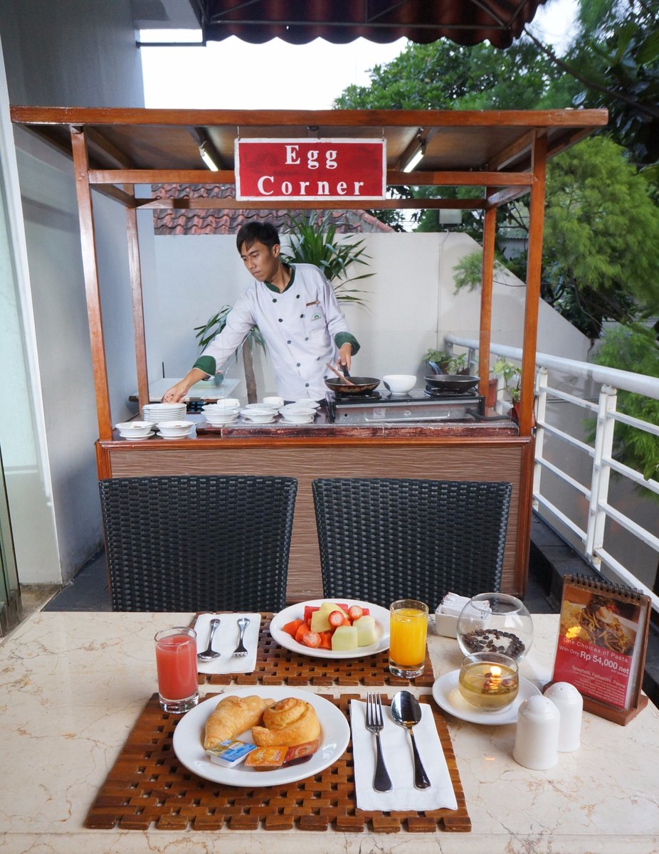 Good morning, happy monday and don't forget breakfast to start your day..😊